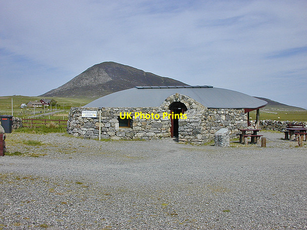 Photo 6"x4" The Macgillivray Centre Taobh Tuath c2004