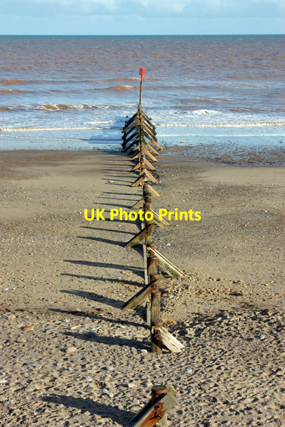 Photo 6"x4" A groyne on Withernsea beach Withernsea c2008