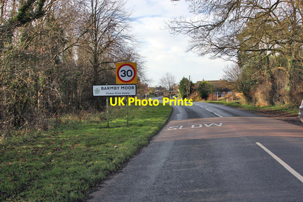 Photo 6"x4" Entering Barmby Moor from the east Barmby Moor c2008