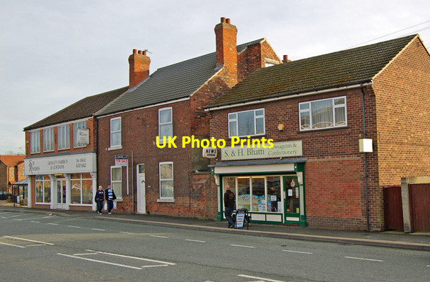 Photo 6"x4" Shops and House on Bridge Street, Brigg Brigg c2009