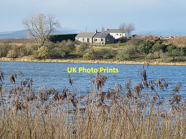 Photo 6"x4" Cottages by Forfar Loch Forfar c2009