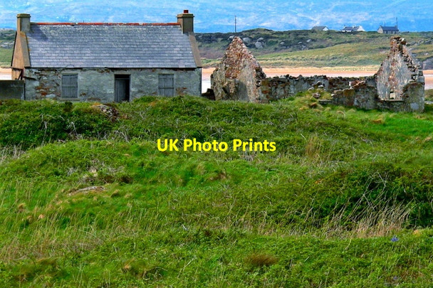 Photo 6"x4" Kincasslagh Peninsula - Derelict buildings Kincaslough c2008