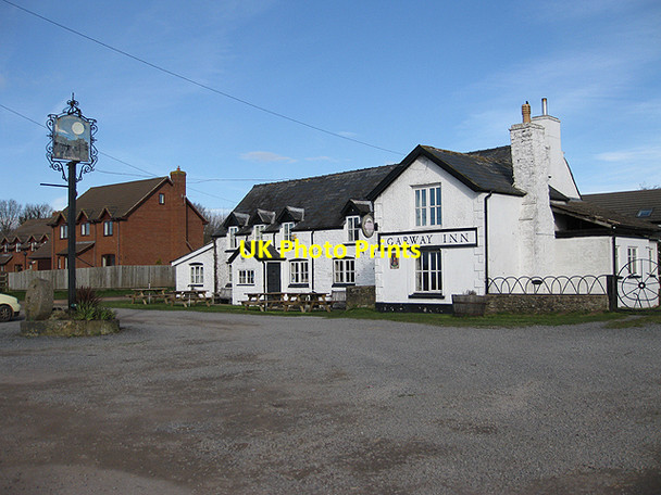 Photo 6"x4" The Garway Moon Inn Garway c2009