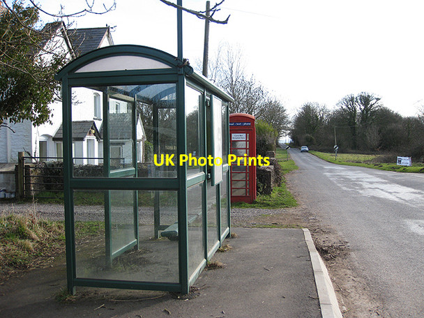 Photo 6"x4" Bus shelter, Garway Common Garway c2009