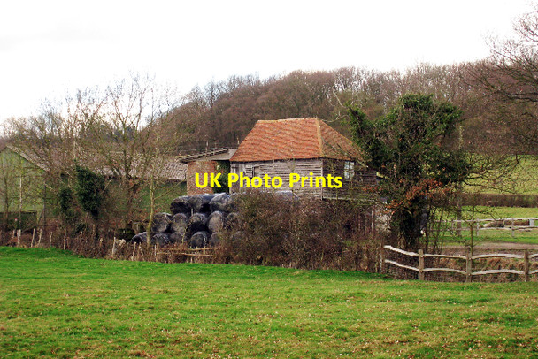 Photo 6"x4" Unconverted Oast House at Marchant Farm, Lenham Road, Grafty Green, Kent Grafty Green c2009