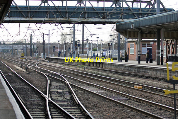 Photo 6"x4" Doncaster Station, platform and points Doncaster c2009