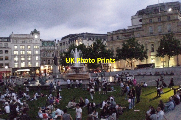 Photo 6"x4" The Trafalgar Square lawn London c2007