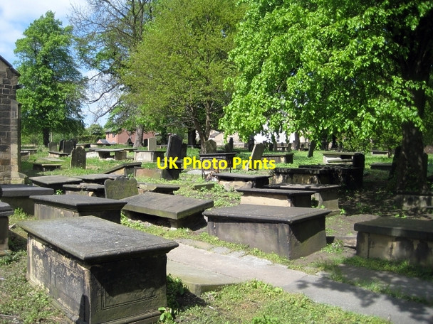 Photo 6"x4" Rothwell parish church (Holy Trinity) graveyard Rothwell\/SE3428 c2009