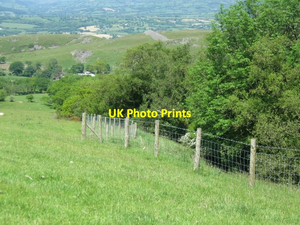 Photo 6"x4" Fence at side of field, Crug-Glas in distance & Carn Goch beyond Neuadd\/SN6921 c2009
