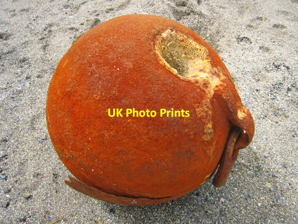 Photo 6"x4" Gardenstown: flotsam on the beach Crovie c2009