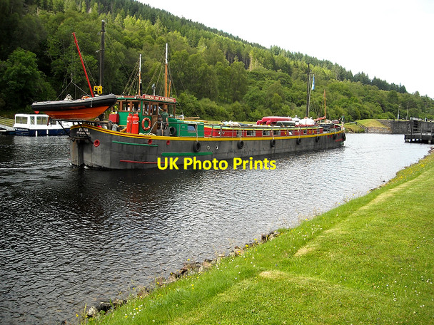 Photo 6"x4" Colourful Barge on Caledonian Canal Gairlochy\/Ge\u00e0rr Lochaidh c2009