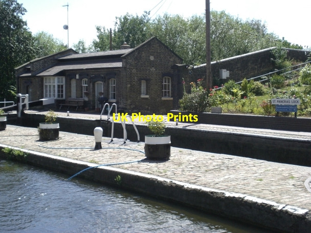 Photo 6"x4" St Pancras Lock on the Regent's Canal NW1 London c2009