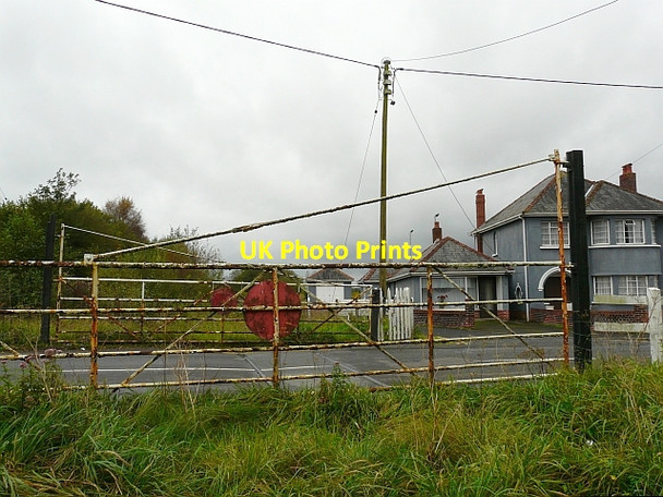 Photo 6"x4" Redundant level crossing, Pontyates Pont-Henri c2008