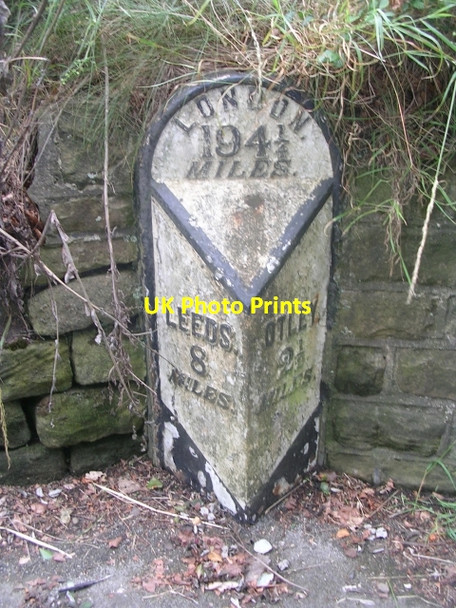 Photo 6"x4" Milepost - Leeds Road Pool\/SE2445 c2009