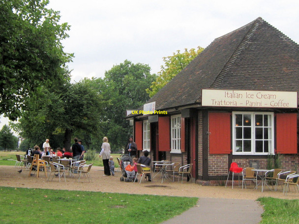 Photo 6"x4" The Caf\u00c3\u00a9 on Clapham Common Clapham\/TQ2975 c2009