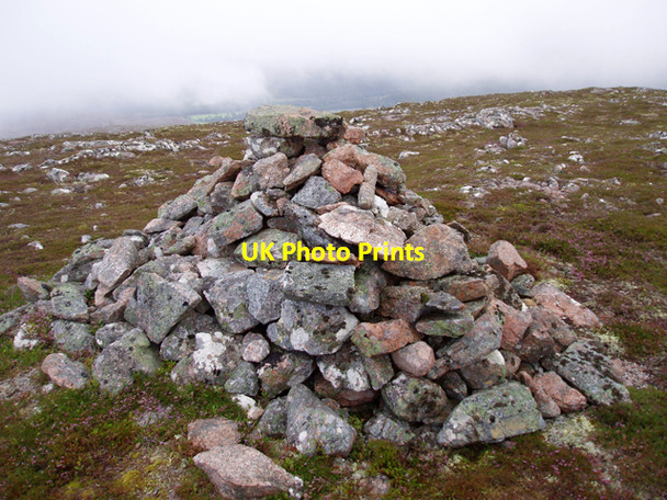 Photo 6"x4" Cairn, Carn Dearg Mor Milton\/NH8913 c2009