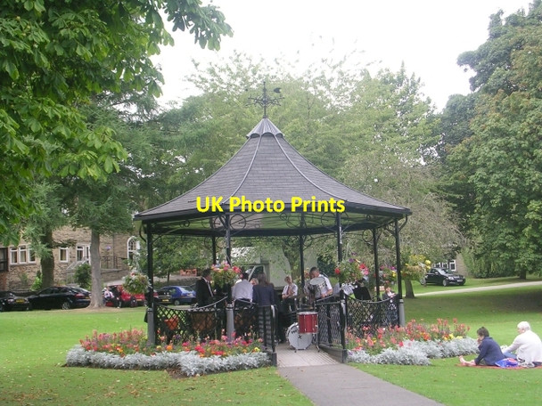 Photo 6"x4" Bandstand (complete with Band!) - Pudsey Park Pudsey\/SE2233 c2009