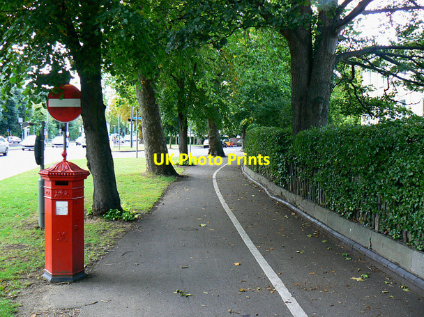 Photo 6"x4" Penfold pillar box and Lansdown Road, Cheltenham Cheltenham c2009