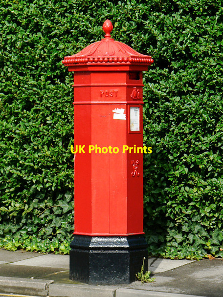 Photo 6"x4" Penfold pillar box, corner of Douro Road, Cheltenham Cheltenham c2009