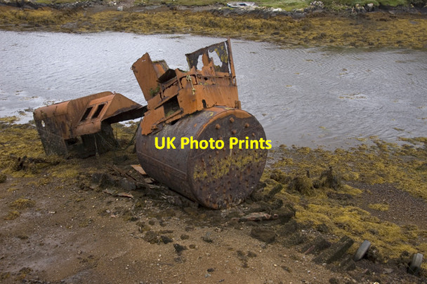 Photo 6"x4" Ruin of old ship at Ceann a'Bhaigh Carnach\/NG2297 c2009