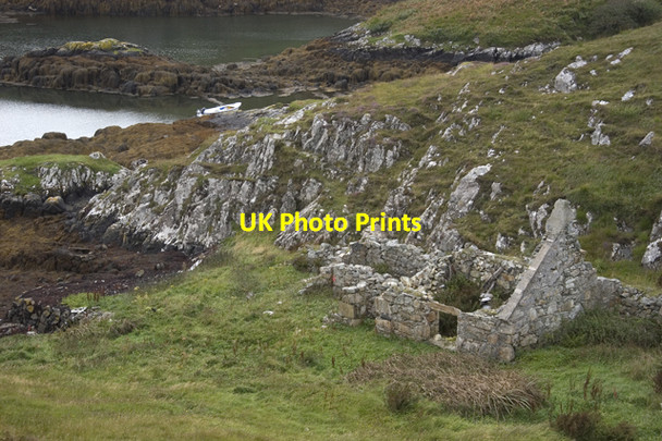 Photo 6"x4" Ruined house on Scalpay \u00c0ird Adhanais c2009