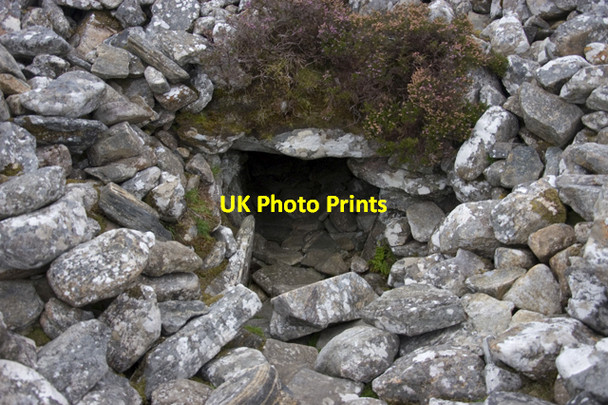 Photo 6"x4" Entrance to Barpa Langass Chambered Cairn Clachan na Luib c2009