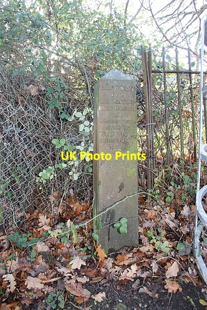 Photo 6"x4" Clerkenwell marker post Great Malvern c2009