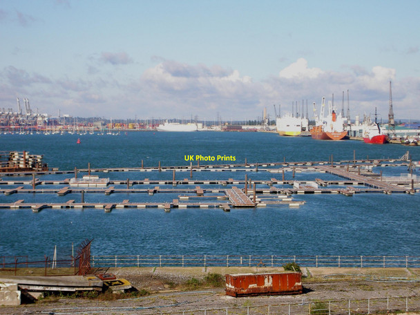 Photo 6"x4" Southampton Docks Southampton c2005
