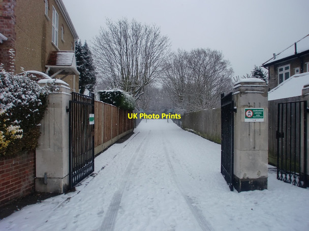 Photo 6"x4" Entrance to Oakwood Park, Lakenheath, London N14 Southgate\/TQ3094 c2010