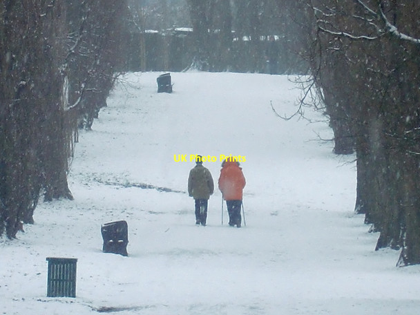 Photo 6"x4" Snowy walk, Oakwood Park, London N14 Southgate\/TQ3094 c2010 P1