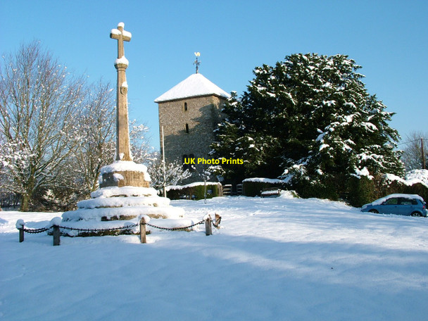 Photo 6"x4" Stopham church and War Memorial Stopham c2010