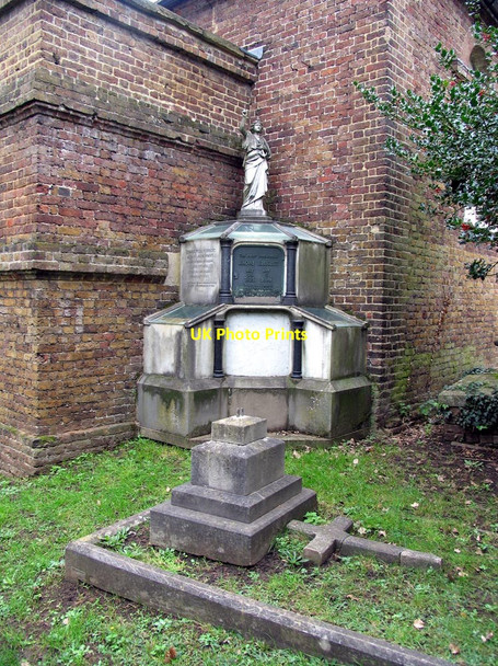 Photo 6"x4" St George, Esher, Surrey - Gravestone Esher c2005