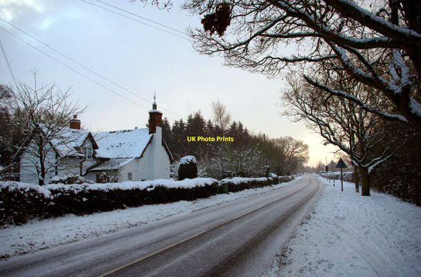 Photo 6"x4" Cottage on the Ridgeway Cookhill c2010
