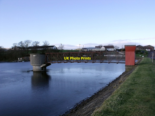 Photo 6"x4" Valve Tower, Drumbowie Reservoir Denny c2010