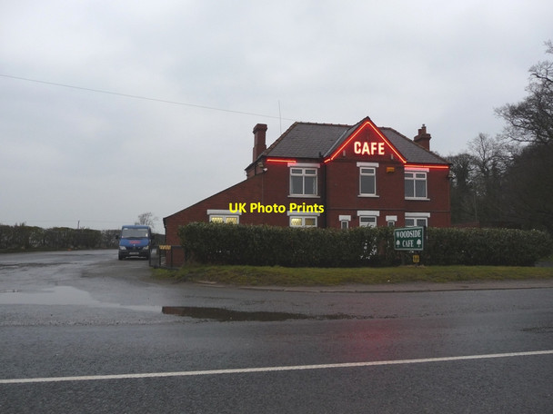 Photo 6"x4" Woodside Cafe, lit up in the gloom Newland\/SE6924 c2010