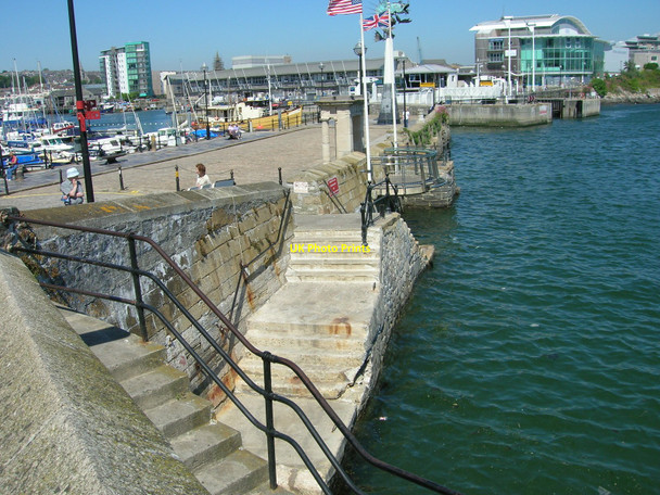 Photo 6"x4" The Mayflower Steps Mount Batten c2006