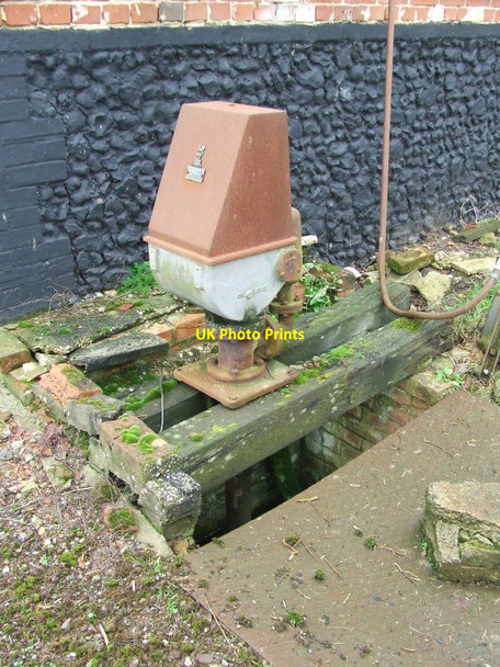 Photo 6"x4" Old Pump North Lopham c2010