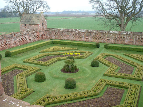 Photo 6"x4" Edzell Castle Gardens Edzell c2005