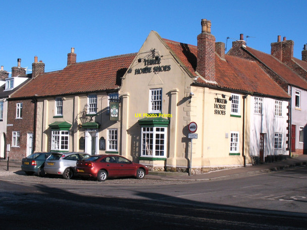 Photo 6"x4" The Three Horse Shoes, Brompton Northallerton c2010