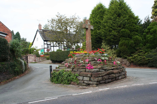 Photo 6"x4" Village cross, Eaton Eaton\/SJ5763 c2009