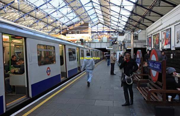Photo 6"x4" Earls Court Station Kensington\/TQ2579 c2010