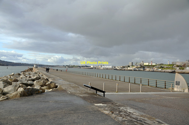 Photo 6"x4" Mount Batten breakwater and Plymouth Hoe Mount Batten c2010