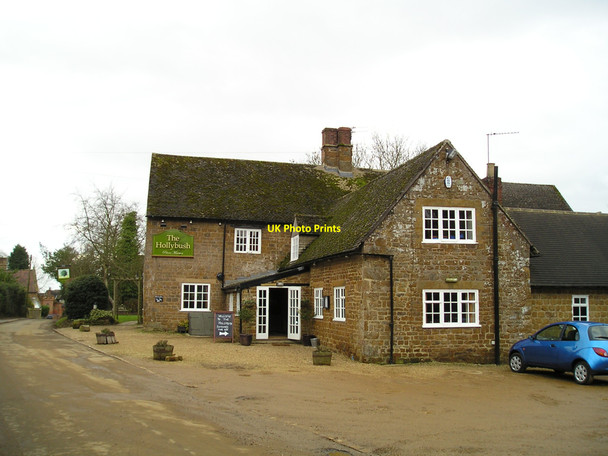 Photo 6"x4" The Holly Bush Inn Pub, Priors Marston Priors Marston c2010