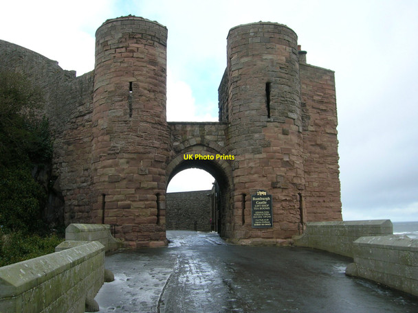 Photo 6"x4" Bamburgh Castle - Gatehouse Bamburgh c2008