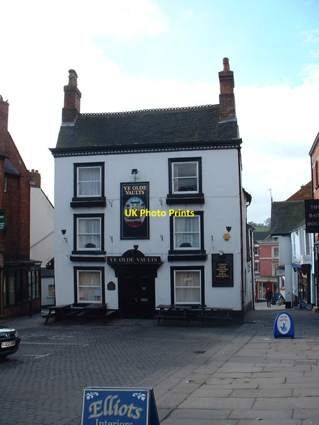 Photo 6"x4" Ye Old Vaults, Market Place, Ashbourne Ashbourne\/SK1846 c2005