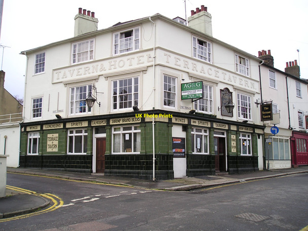 Photo 6"x4" The Terrace Tavern Pub, Gravesend Gravesend\/TQ6574 c2010