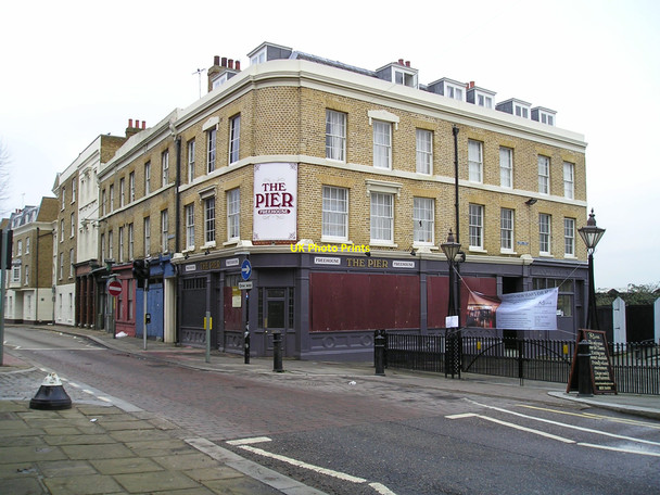 Photo 6"x4" The Pier Pub, Gravesend Gravesend\/TQ6574 c2010