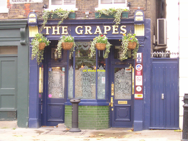 Photo 6"x4" The Grapes Pub, Limehouse Poplar\/TQ3780 c2010