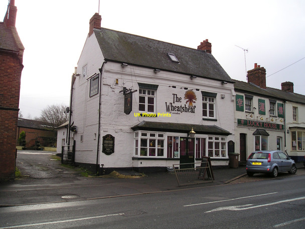 Photo 6"x4" The Wheatsheaf Pub , Weedon Road Weedon c2010