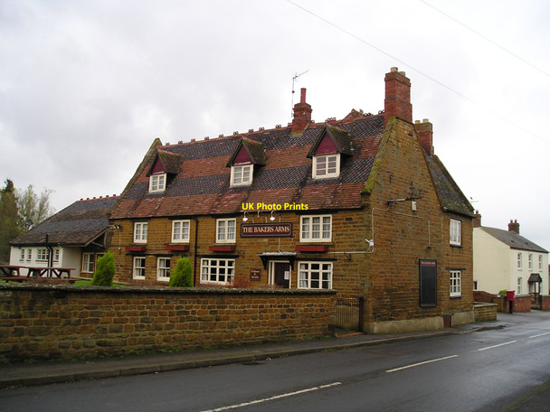 Photo 6"x4" The Bakers Arms Pub, Bugbrooke Bugbrooke c2010